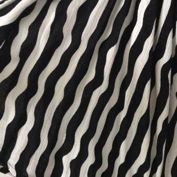Figleaf black&white striped ROMPER - Picture 5 of 7